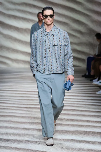 Look 11